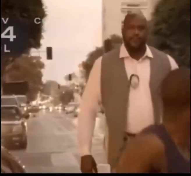 I can't believe Shaq did this to Kevin Hart on NATIONAL TV 😭