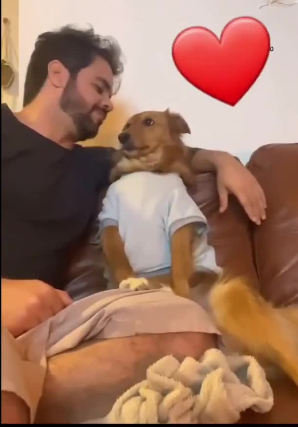 Shelter dogs reaction after being kissed for the first time ❤️