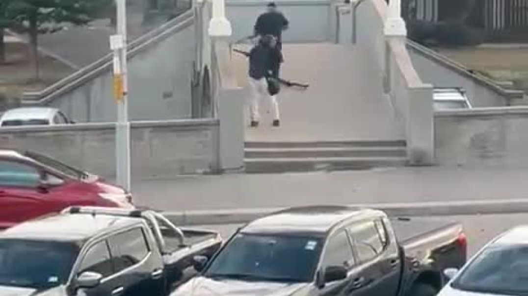Full 10 minute video of Bondi terrorists' shootout with police and the aftermath.