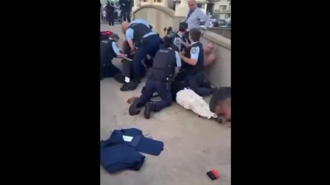 🚨#breaking: Two gunmen open fire on crowds at Bondi Beach in Sydney - multiple people shot.