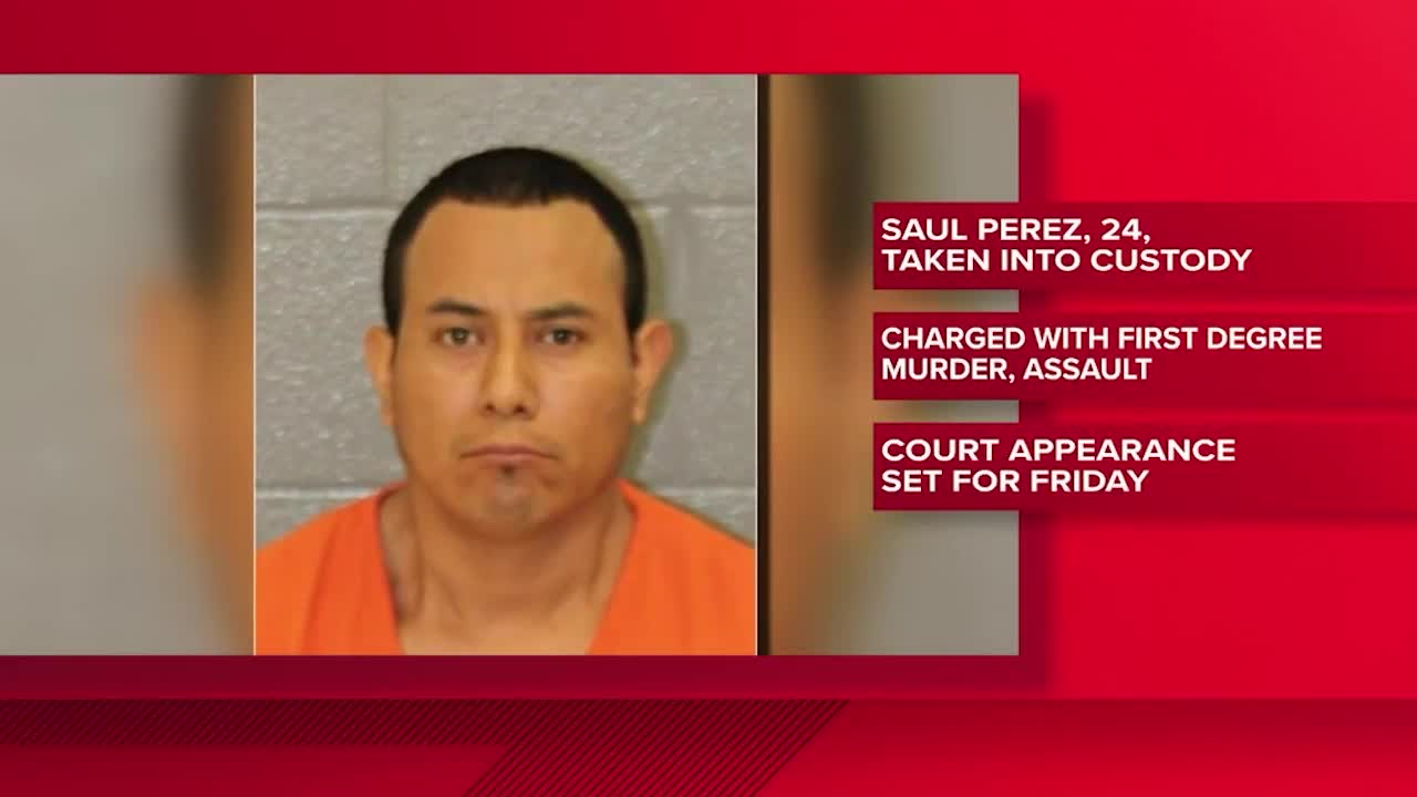 Meet Saul Lopez Perez, who was arrested in North Carolina for the brutal m*rder of a man and attempting to m*rder another man using a metal pipe.  Perez has an immigration detainer hold.  Another Democrat hero.