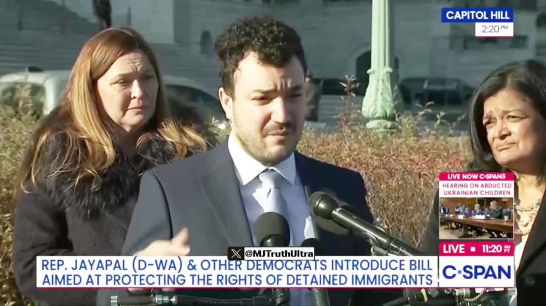 Congresswomen Pramila Jayapal put Pro-Palestinian activist Mahmoud Khalil in front of the camera 🤦🏼‍♀️