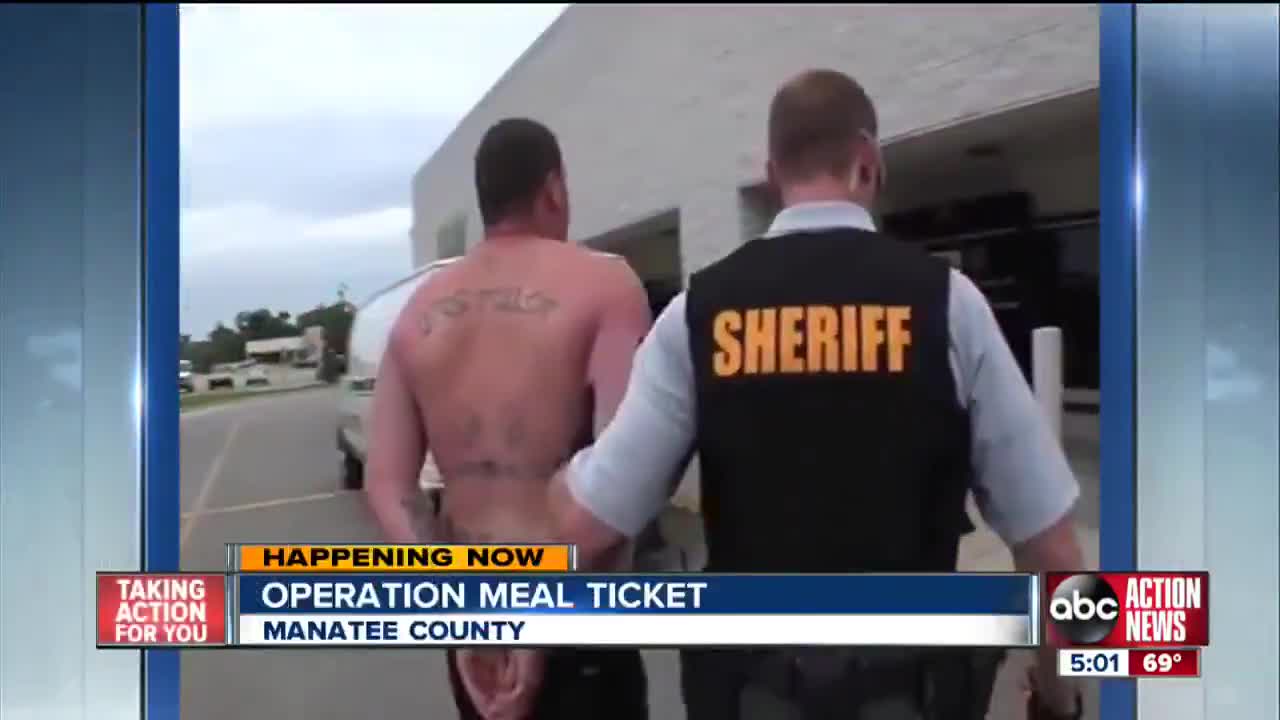 🇺🇸 FLORIDA SHERIFF BUSTS 39 PEOPLE SELLING FOOD STAMPS TO BUY DRUGS AND STOCK A PIZZA RESTAURANT  A Manatee County undercover operation just landed 39 people in jail with over 100 total warrants issued for EBT card fraud.  The scam worked like this: people sold their government