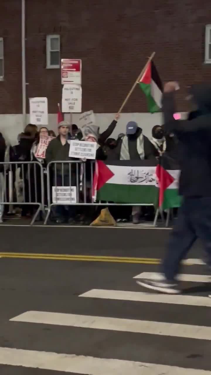 Protest tonight at a synagogue in NY: 