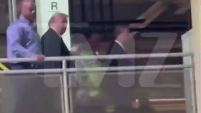 LMAO 🤣   President Trump mouths "fuck you" and gives middle-finger to asshole heckler