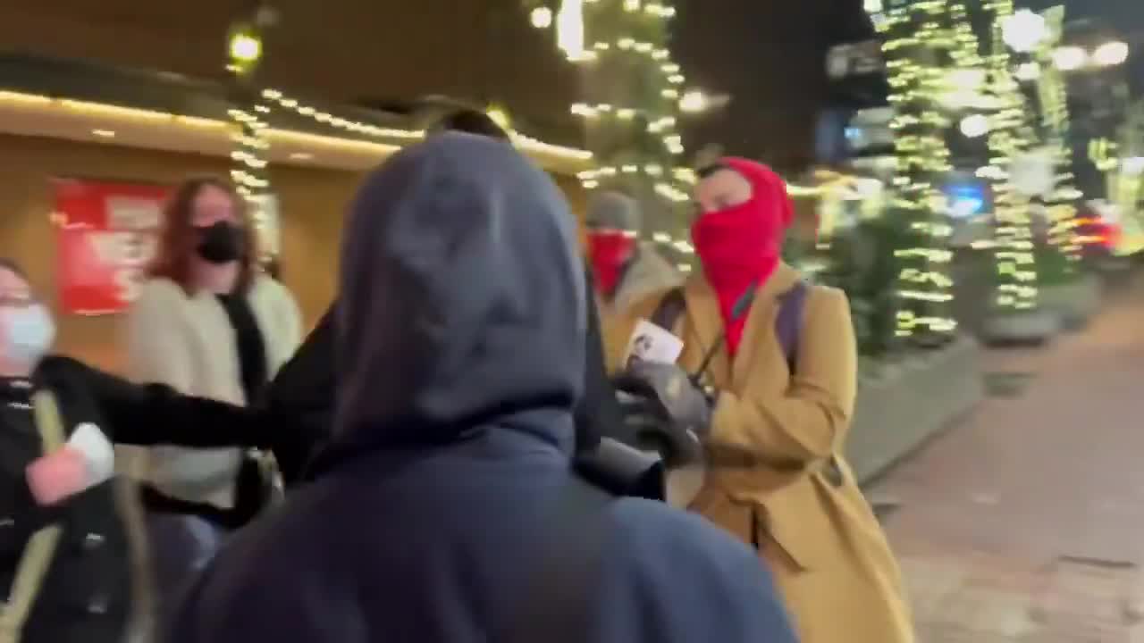 🇺🇸 PORTLAND NYE PROTEST TURNS UGLY Far-left activists linked to Antifa gathered outside a Capital One bank in downtown Portland on New Year's Eve for a direct action protest, some masked, others dressed in black, and all ready to make a statement. Then it got messy: a man