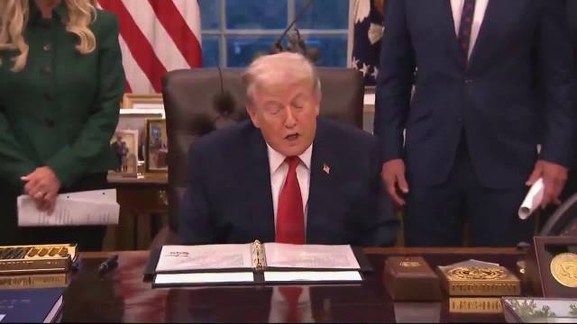 🚨🇺🇸 TRUMP SIGNS EXECUTIVE ORDER TO FIGHT ADDICTION WITH RFK JR Trump just signed the 