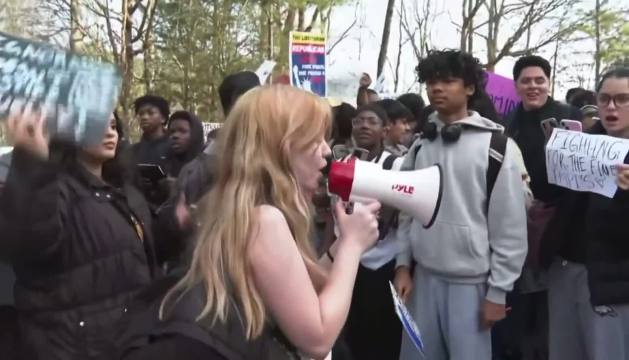 This is hilarious White girl explains 