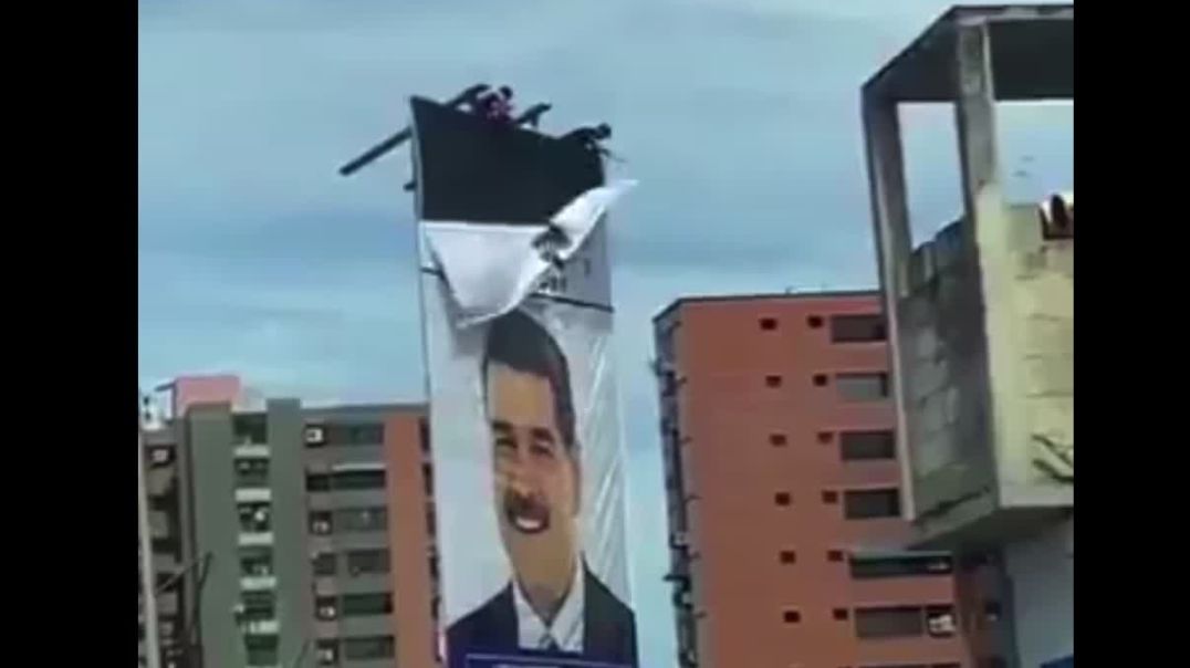🇻🇪BREAKING - Citizens of Venezuela are now ripping down posters and statues of former Venezuelan “president” Nicolás Maduro following his capture by the United States government and indictment on narco-terrorism charges.