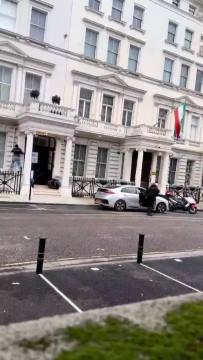 The Great 4th Turning is here! The moment Spiderman tore down the Islamic Republic flag at Iran's embassy in London, and raised the lion and sun flag!
