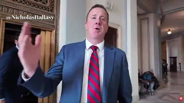 🔥 JUST IN: Sen. Eric Schmitt (R) said Billie Eilish should give up her Grammy Award