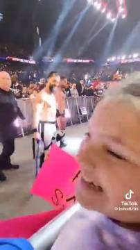 Bad guy wrestler grants little girl’s request