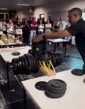 This popsicle bridge held 947 pounds without breaking🤯