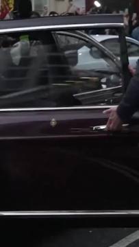 🚨🇬🇧 Meanwhile in England King Charles rocks up is immediately asked about how he feels over the arrest of his brother Prince Andrew.