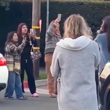 OMG!!!  This protest has a brilliant Trump impersonator just absolutely brutally trolling the protesters over a loudspeaker! 😂😂😂😂😂
