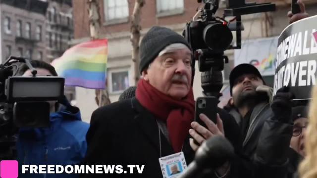 Mob on unhinged LGBTQ activists in NYC are having a complete meltdown after Trump ordered the Rainbow Pride flag to be removed from public property. 
